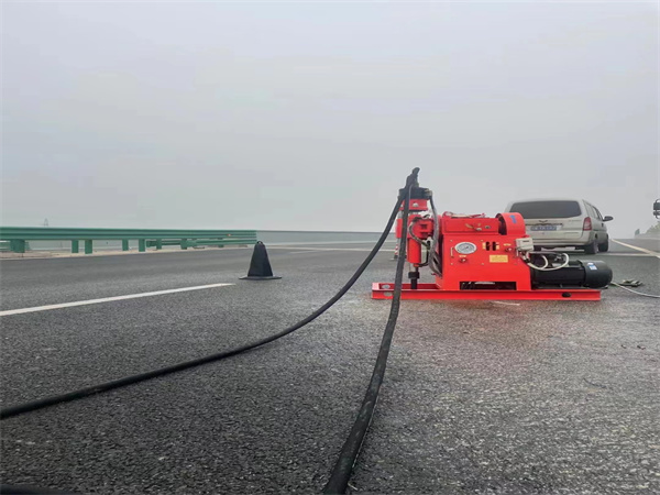 兴宁马路路基路面开裂下沉注浆加固灌浆